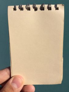 Tomt stykke papir i terapilokale hos psykolog René Sabransky på Østerbro